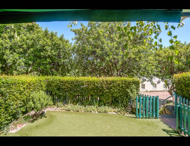 3 BEDROOM TOWNHOUSE FOR SALE IN VREDEHOEK